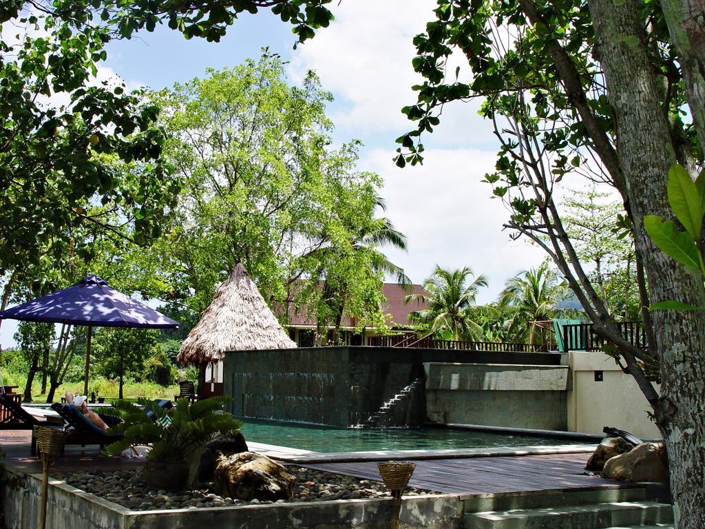 Nusantara Diving Centre Resort & Spa Manado Exterior photo