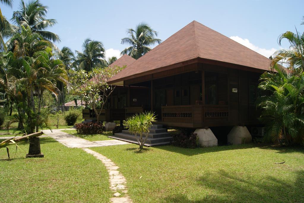 Nusantara Diving Centre Resort & Spa Manado Exterior photo