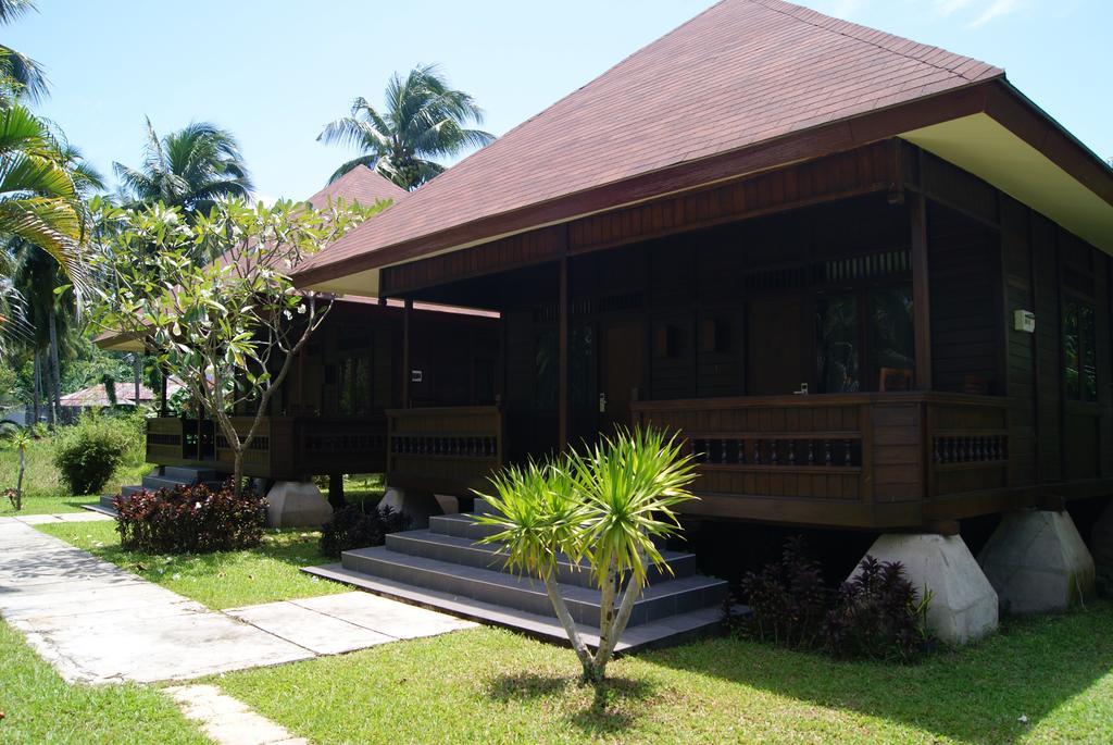 Nusantara Diving Centre Resort & Spa Manado Exterior photo